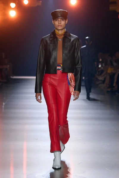 Look 15